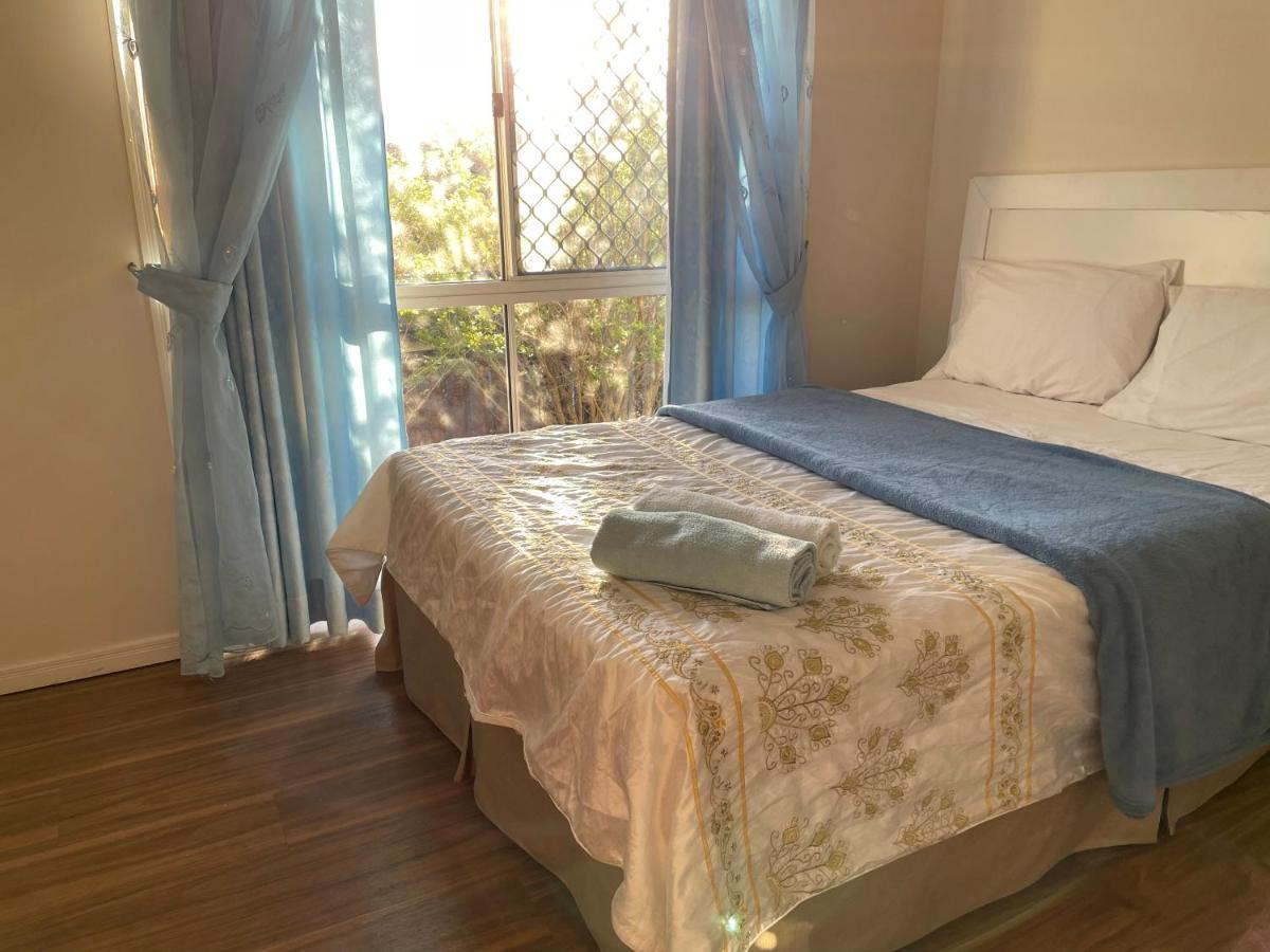 Theme Parks Amituofo Homestay Гоулд Коуст Екстериор снимка