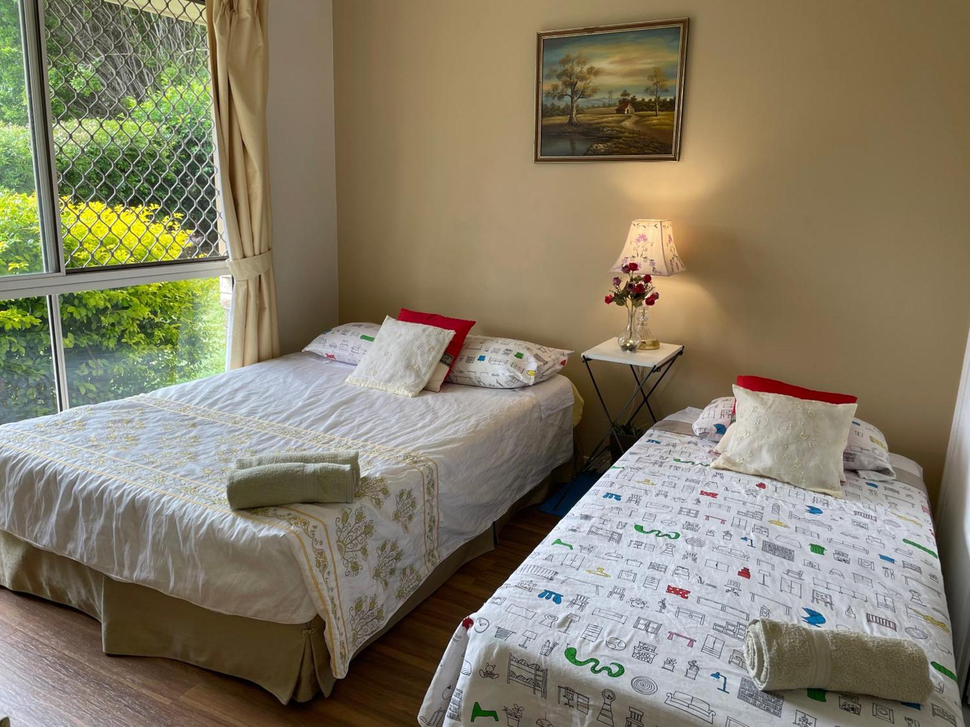 Theme Parks Amituofo Homestay Гоулд Коуст Екстериор снимка